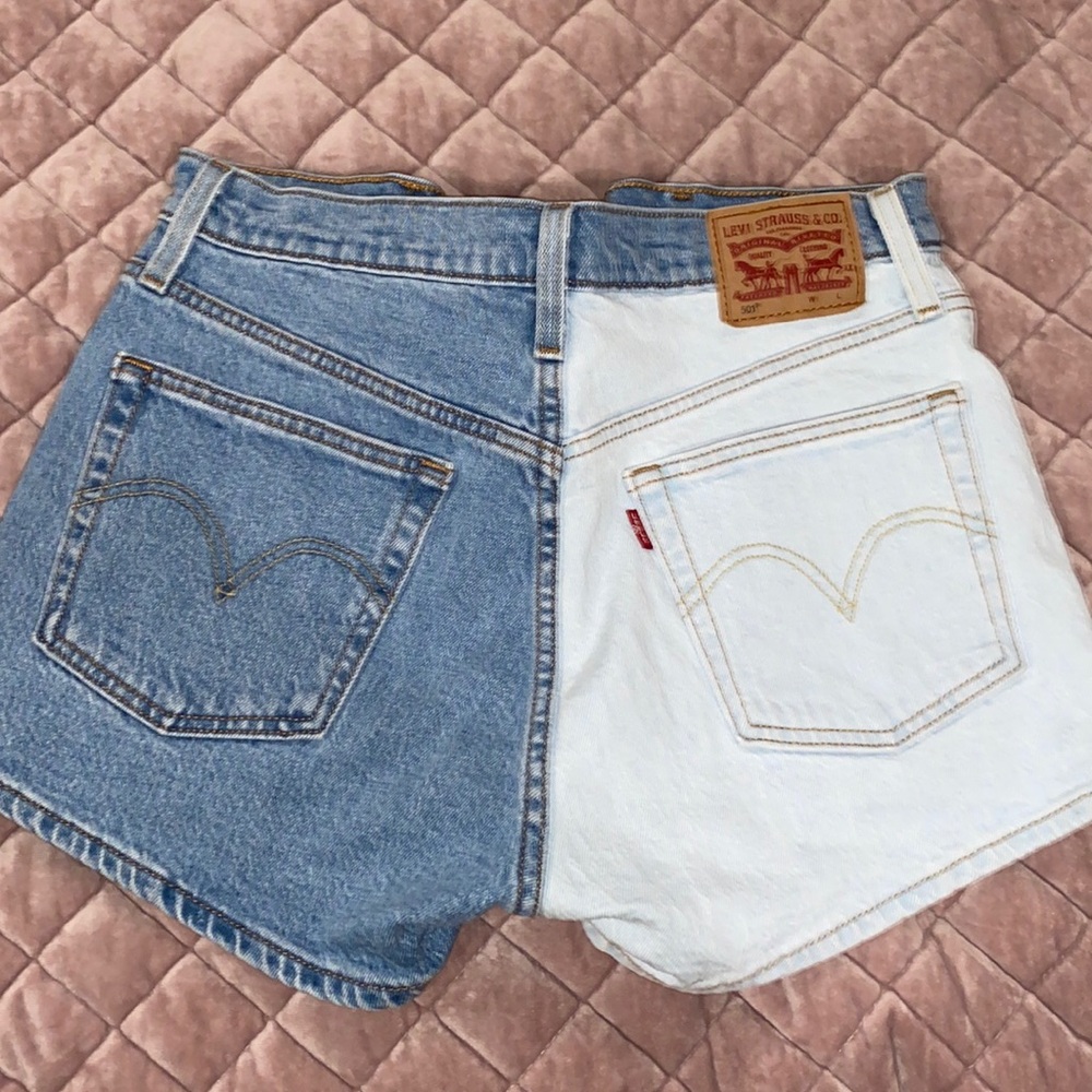 Womens Levi’s shorts size 27 never worn